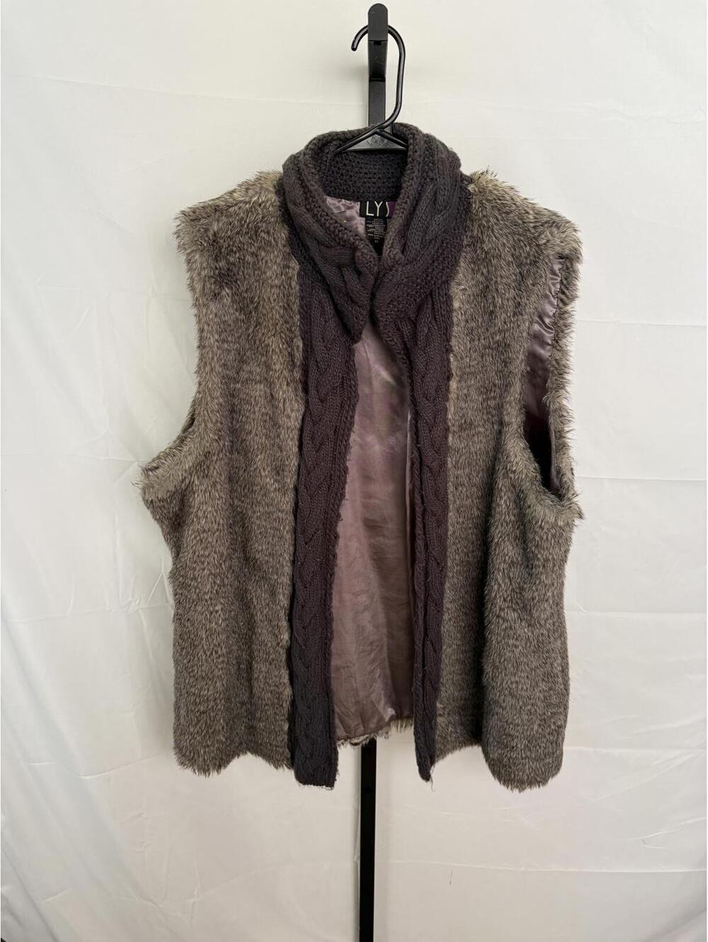 LYS Women's Faux Fur and Knit Vest 2XL